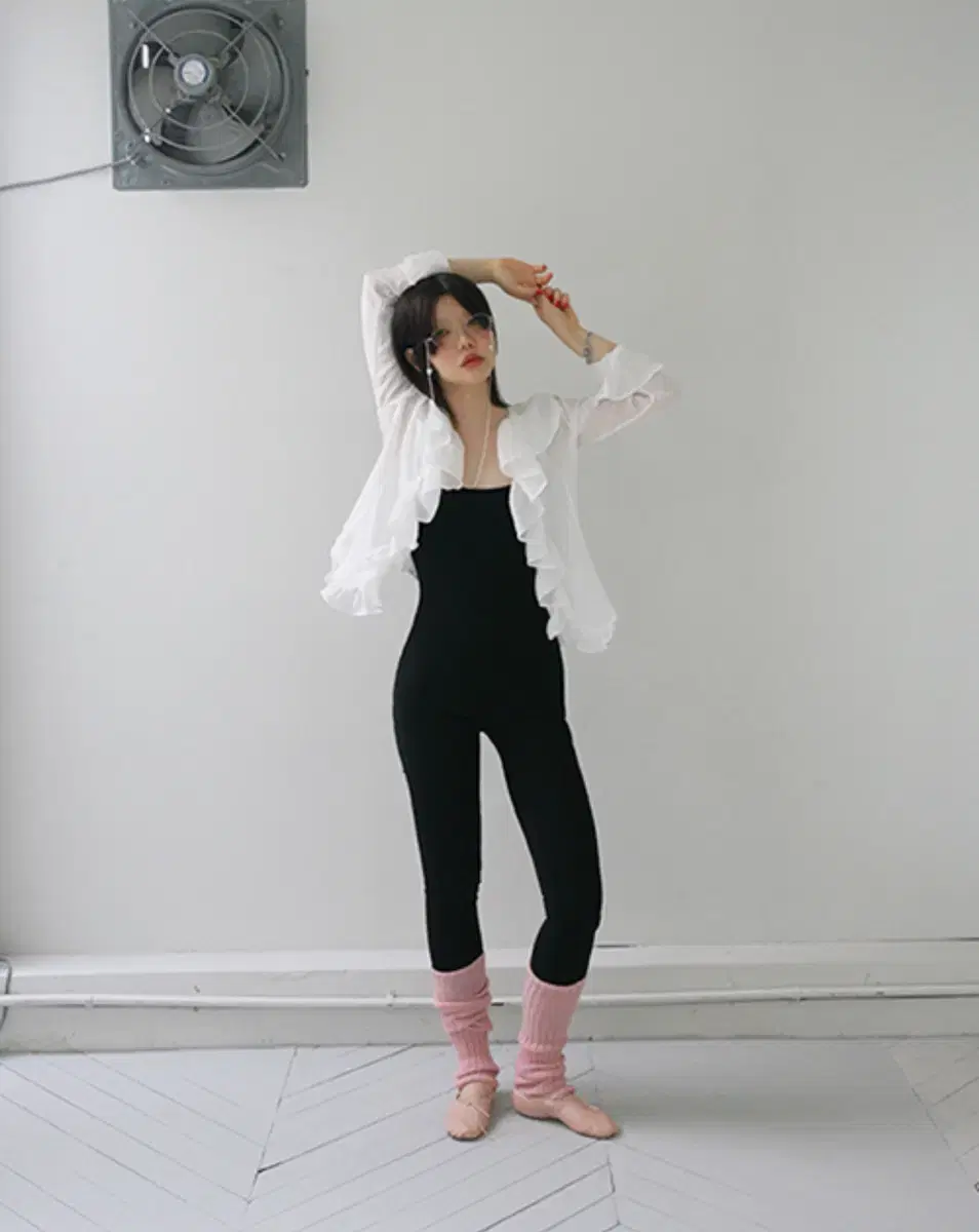 구해요! freckle long bodysuit in black